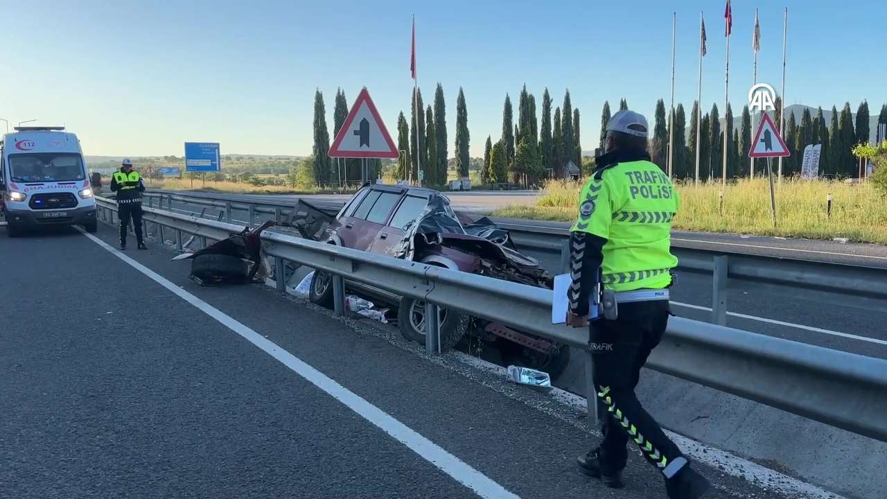 Uşak'ta Hurdaya Dönen Cip 1 Kişiye Mezar Oldu 1